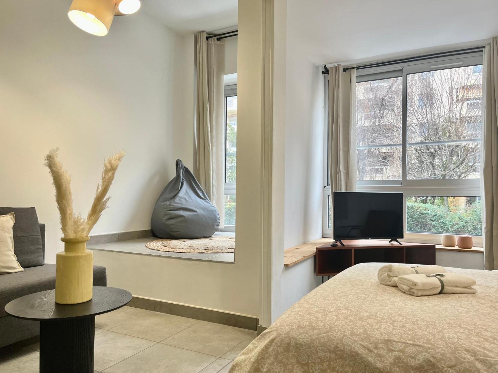 Suite Danbury Lyon Exterior photo